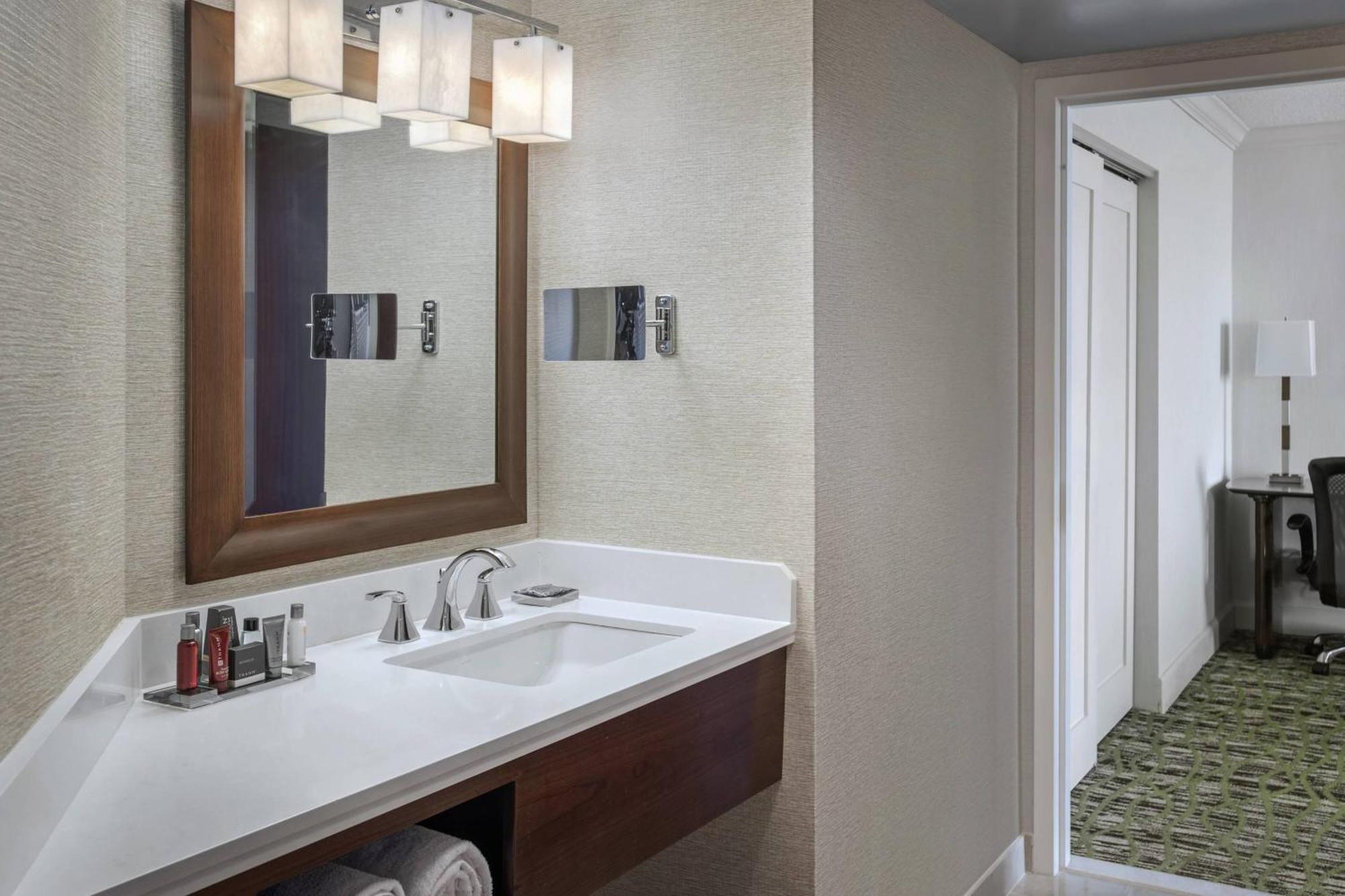 מלון Philadelphia Airport Marriott מראה חיצוני תמונה